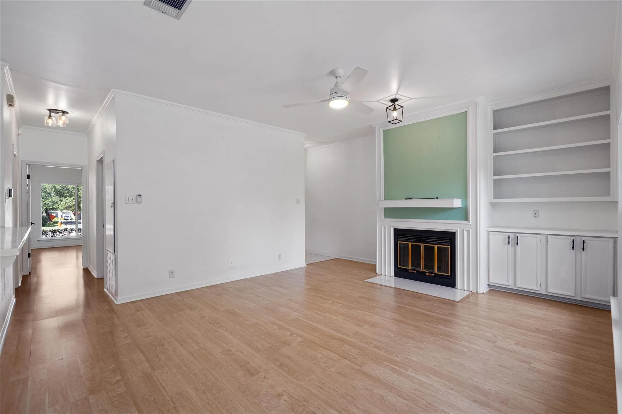 Photo 5 of 6501 COLUMBIA OAKS CT #10