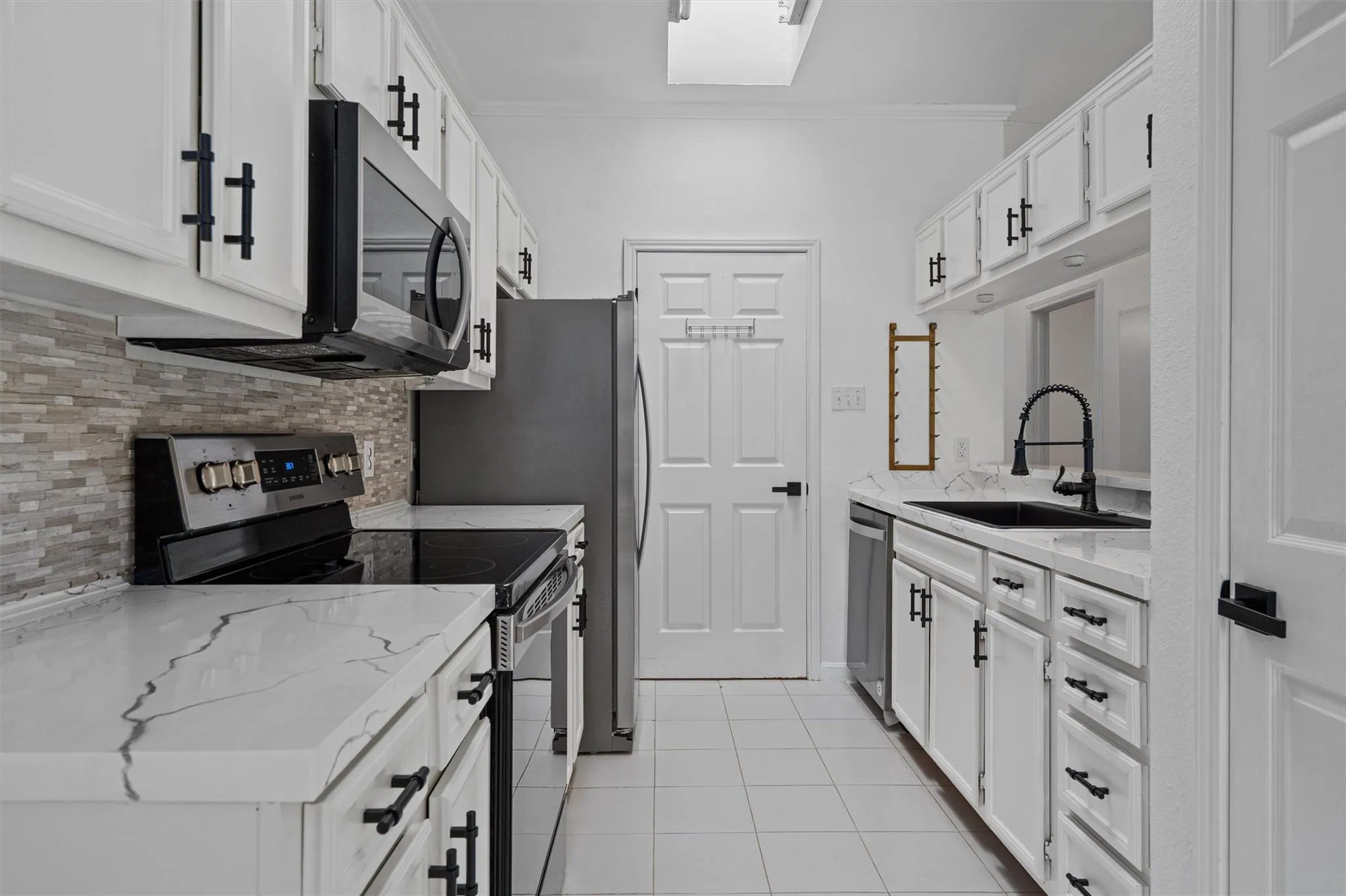 Photo 3 of 6501 COLUMBIA OAKS CT #10
