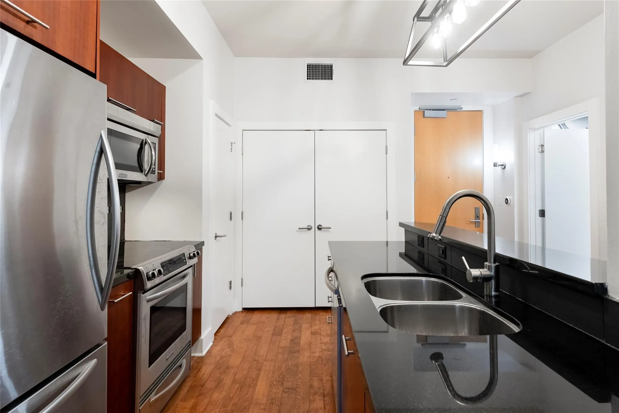Photo 3 of 603 DAVIS ST #708
