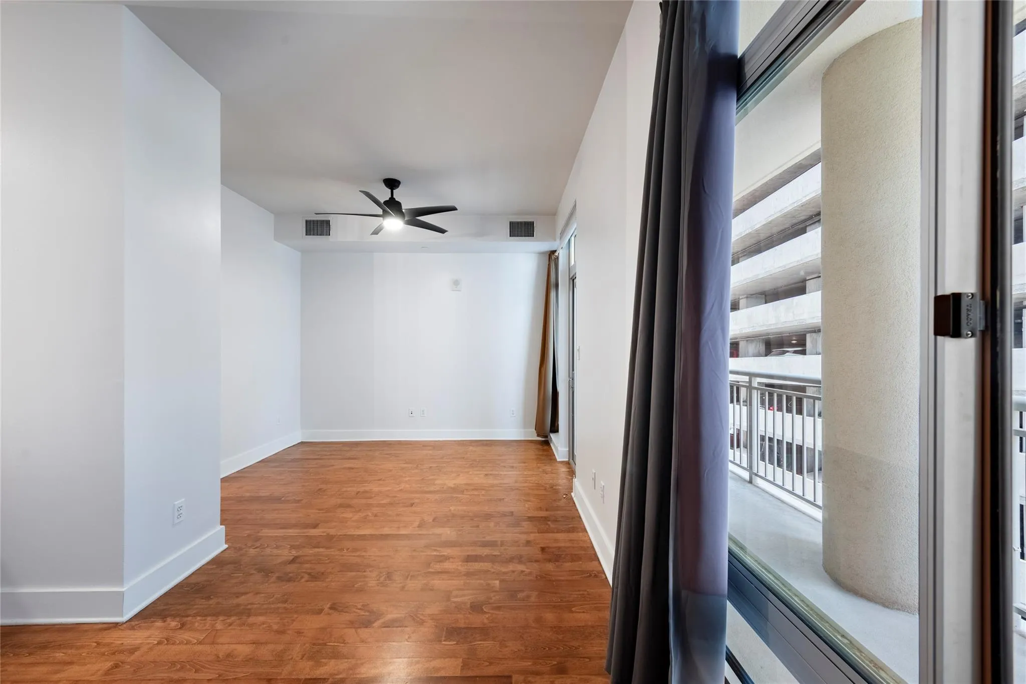 Photo 4 of 603 DAVIS ST #708