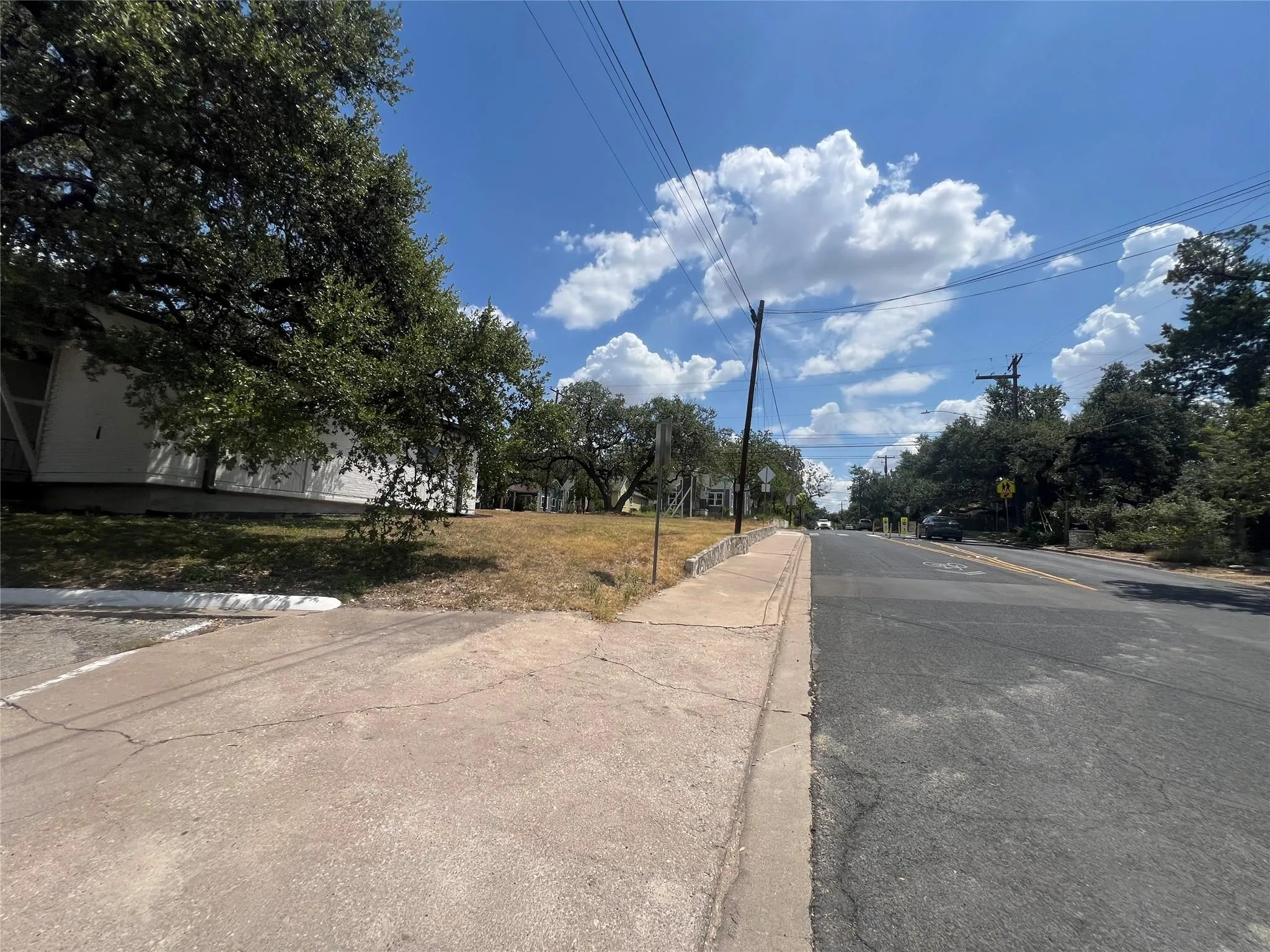 Photo 5 of 402 WEST LIVE OAK ST