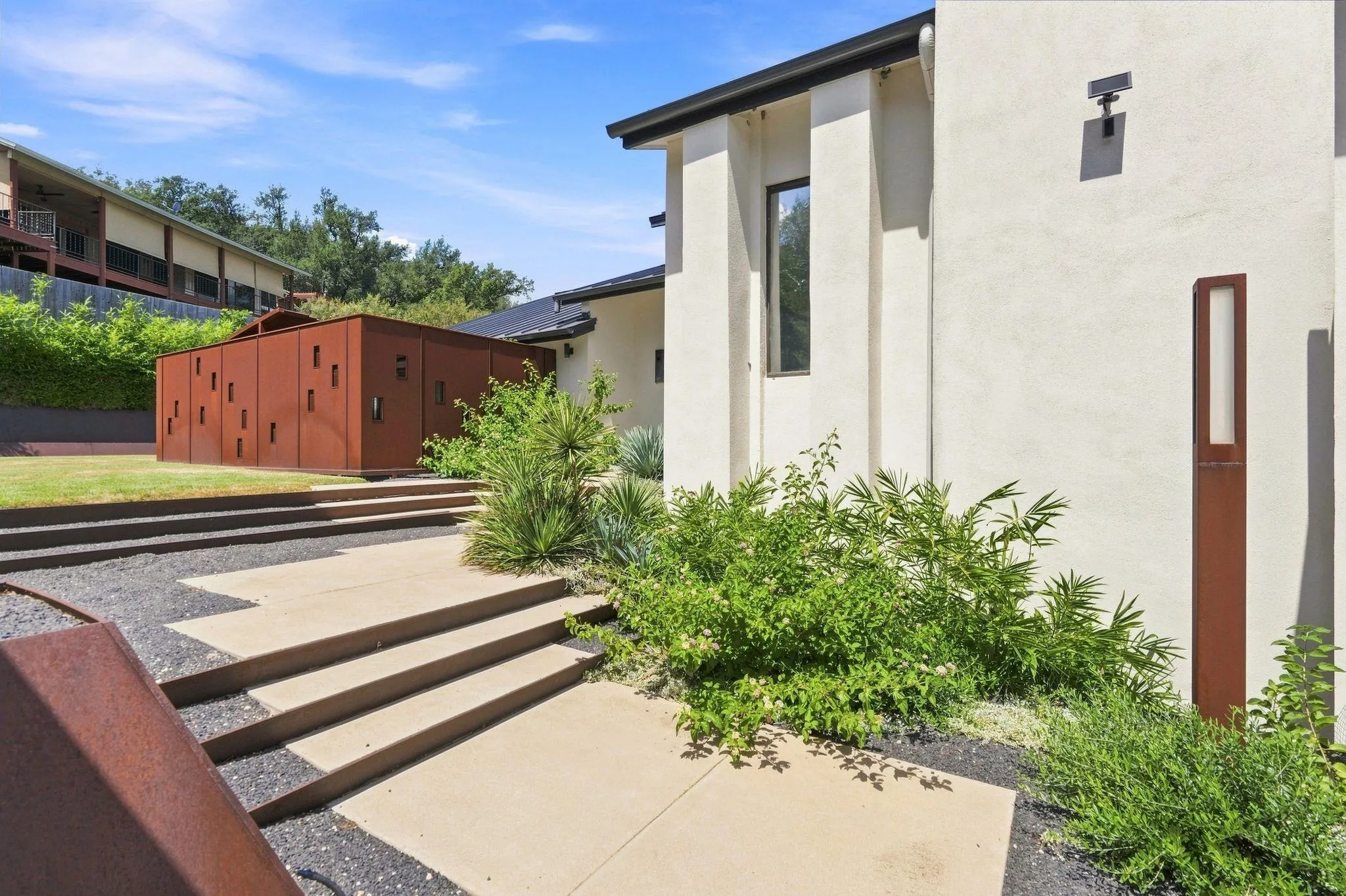 Photo 3 of 2100 HEADWATER LN