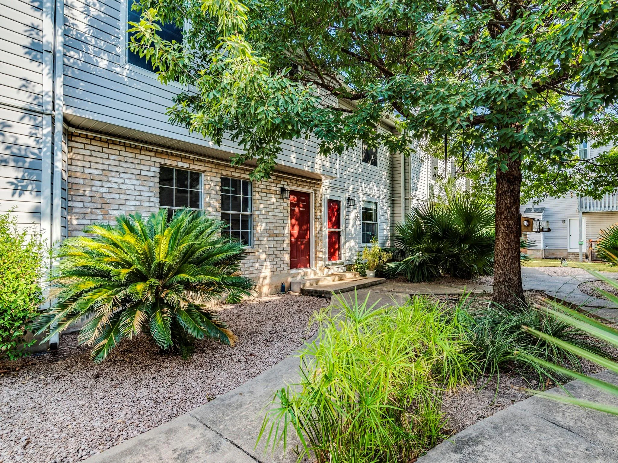 Photo 3 of 1904 GOODRICH AVE #15