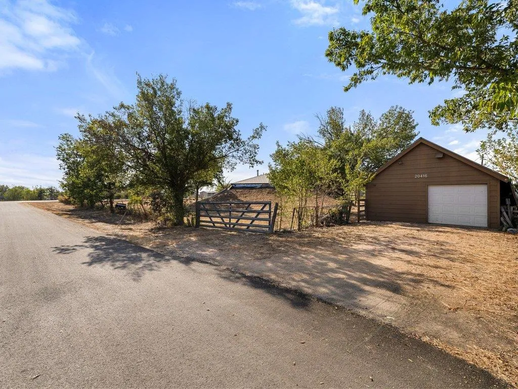 Photo of 20416 WILSON RD, Coupland, TX, 78615