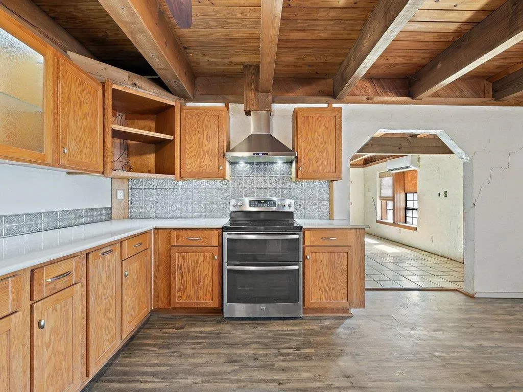 Photo 4 of 20416 WILSON RD