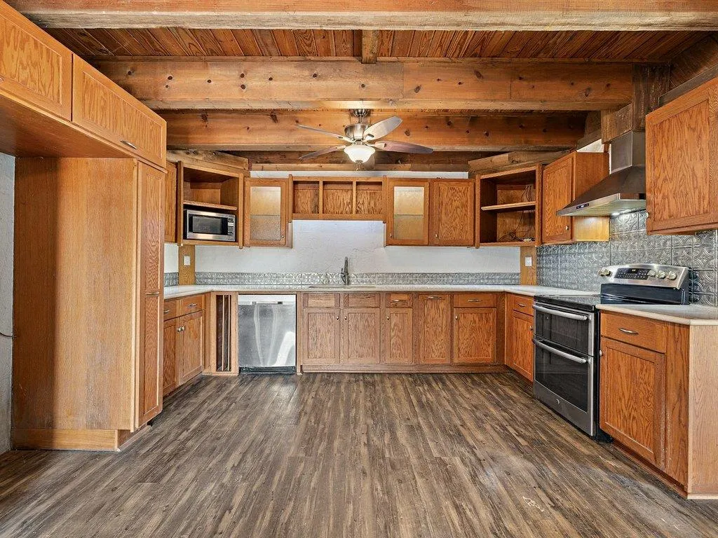 Photo 2 of 20416 WILSON RD