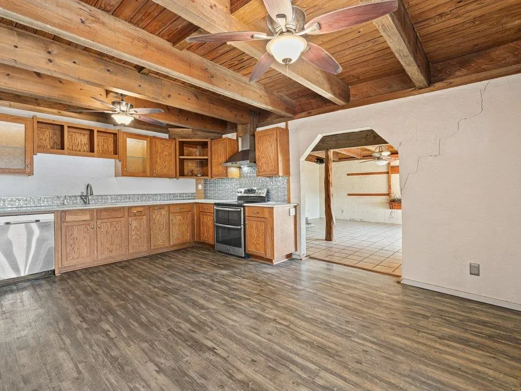 Photo 5 of 20416 WILSON RD