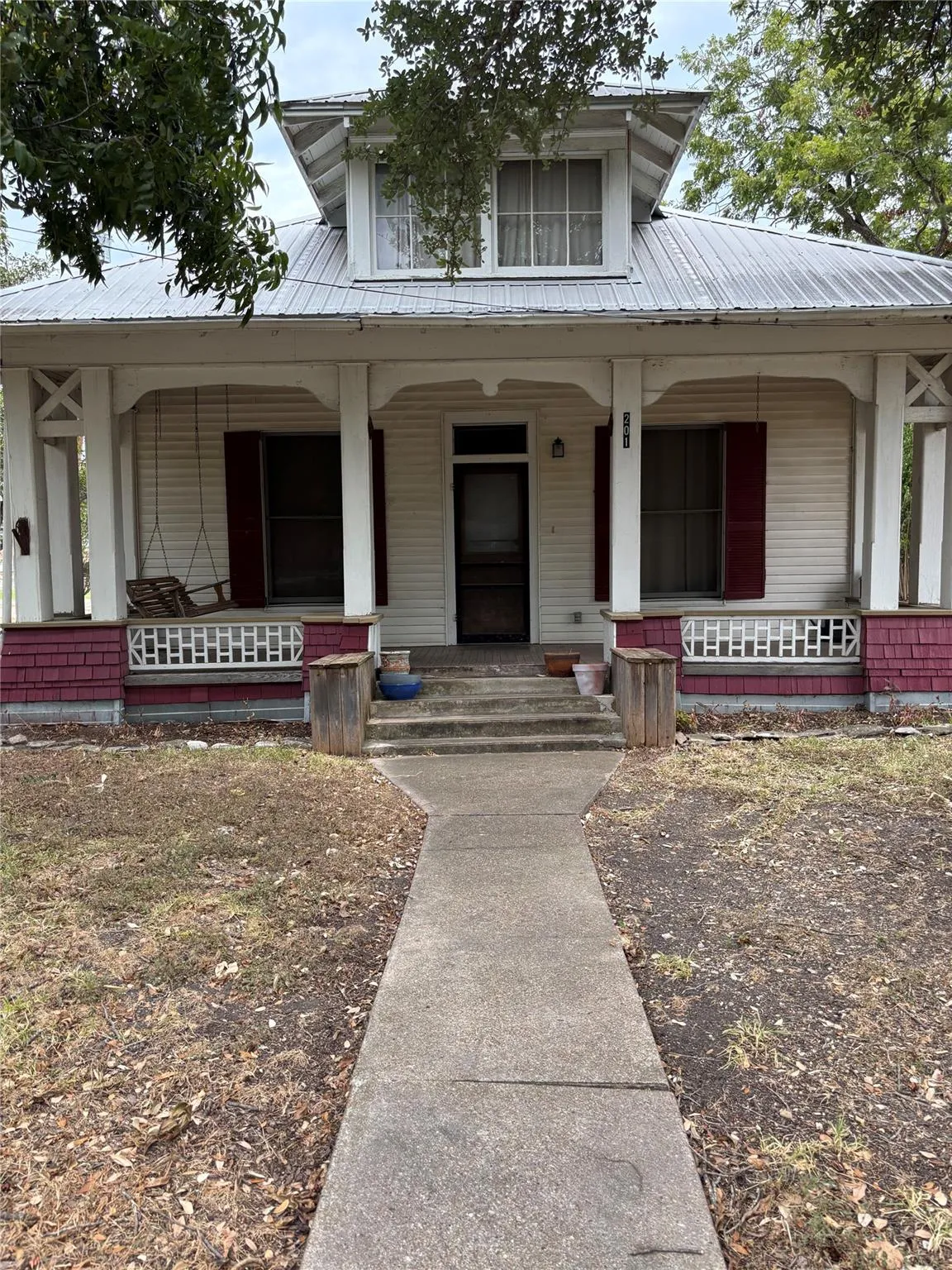 Photo 2 of 201 S RIO GRANDE ST