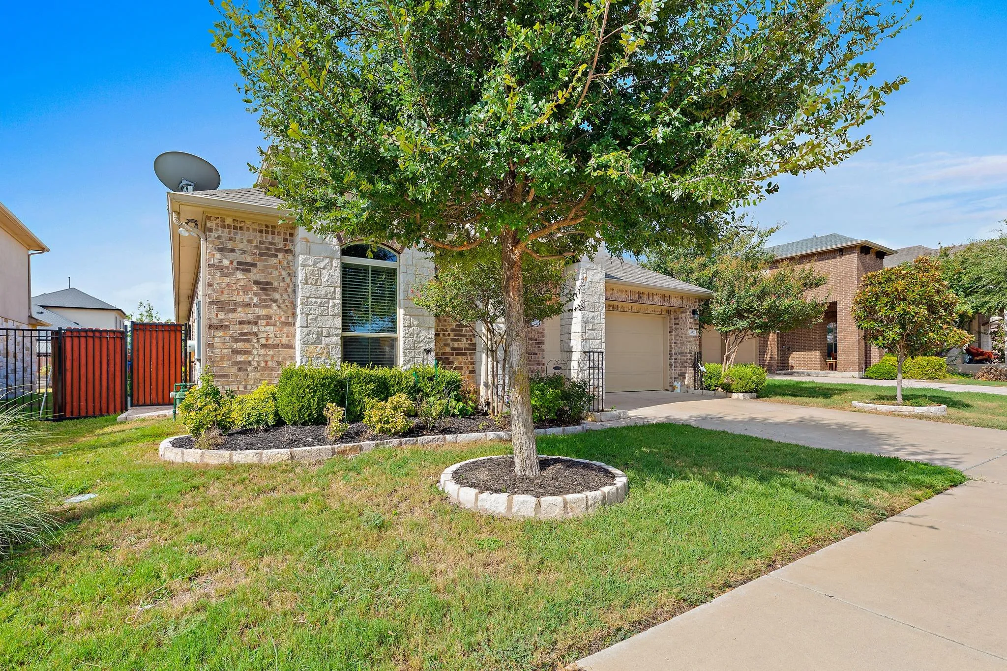 Photo 2 of 16521 PALLAZO DR