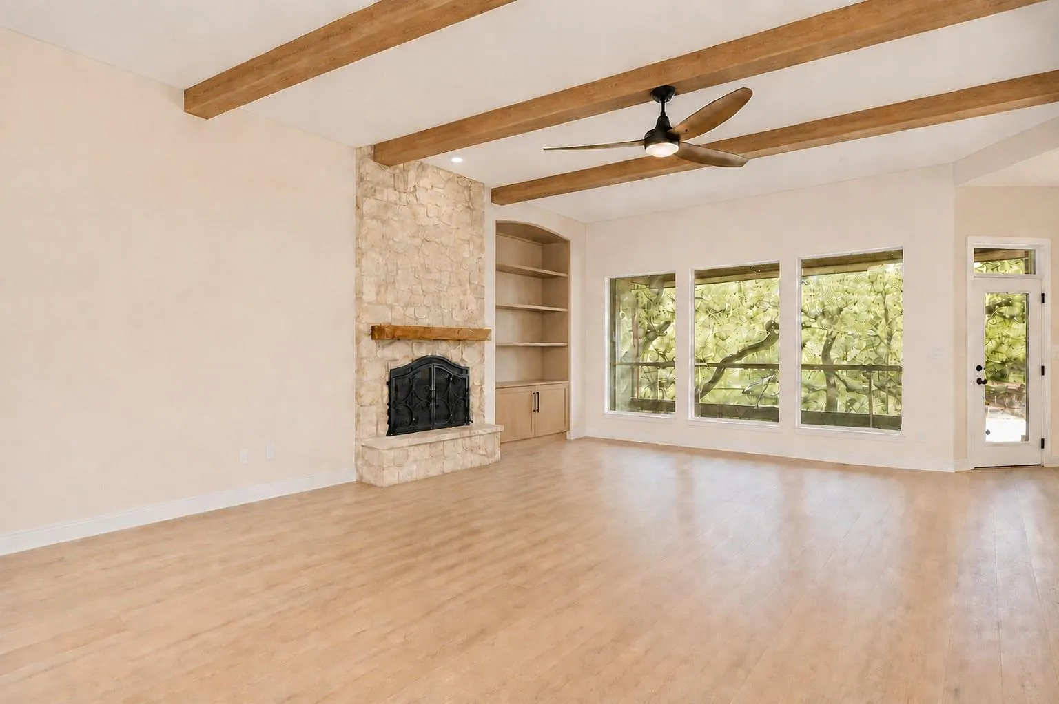Photo 4 of 300 HIGH PLAINS DR