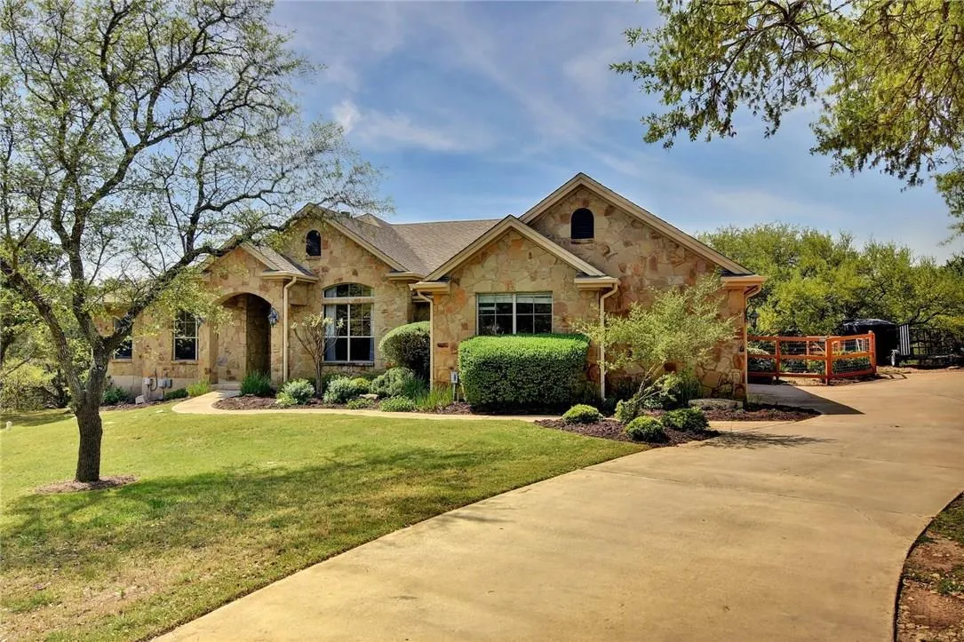 Photo 3 of 300 HIGH PLAINS DR