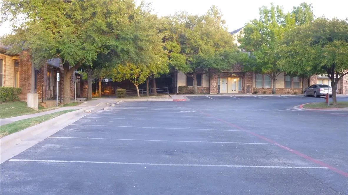 Photo 4 of 15901 CENTRAL COMMERCE DR #401