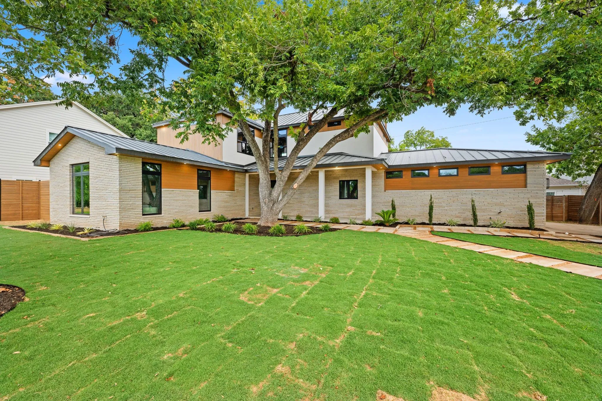 Photo 3 of 4801 W FRANCES PL