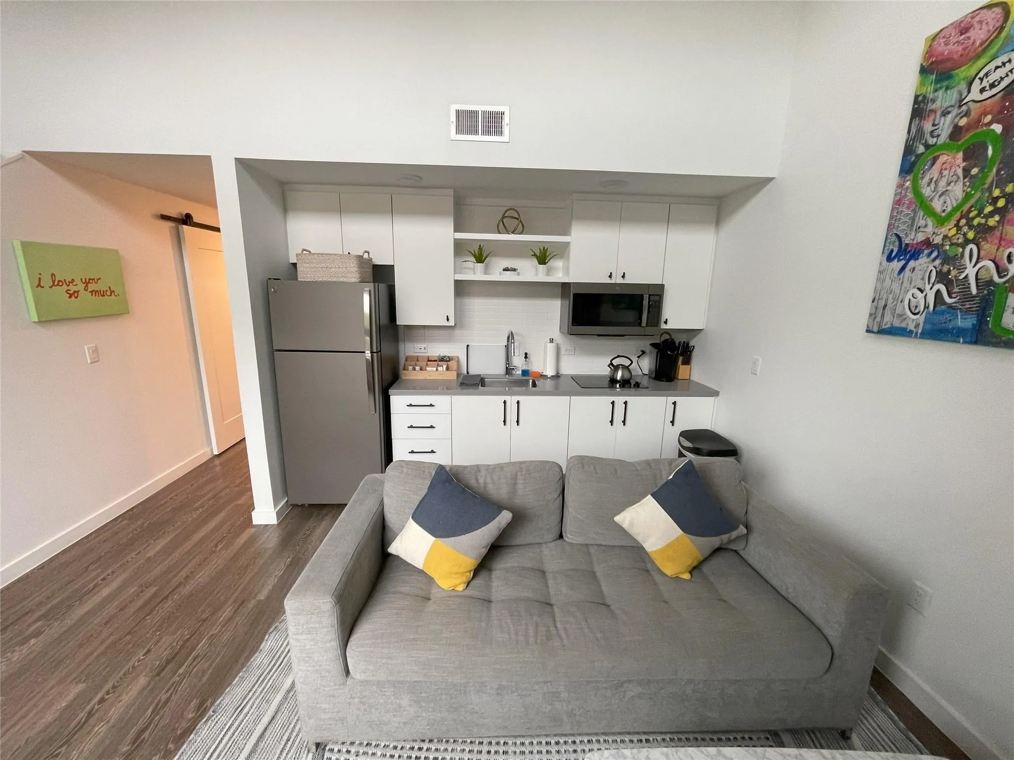 Photo 3 of 49 NAVASOTA ST #201