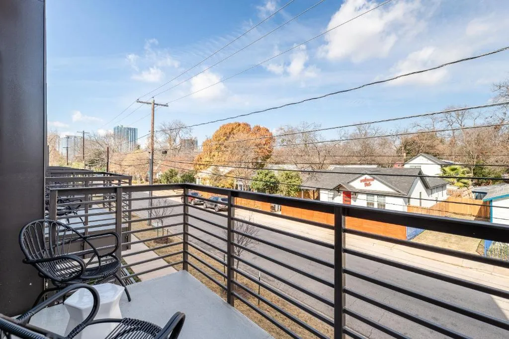 Photo 2 of 49 NAVASOTA ST #201
