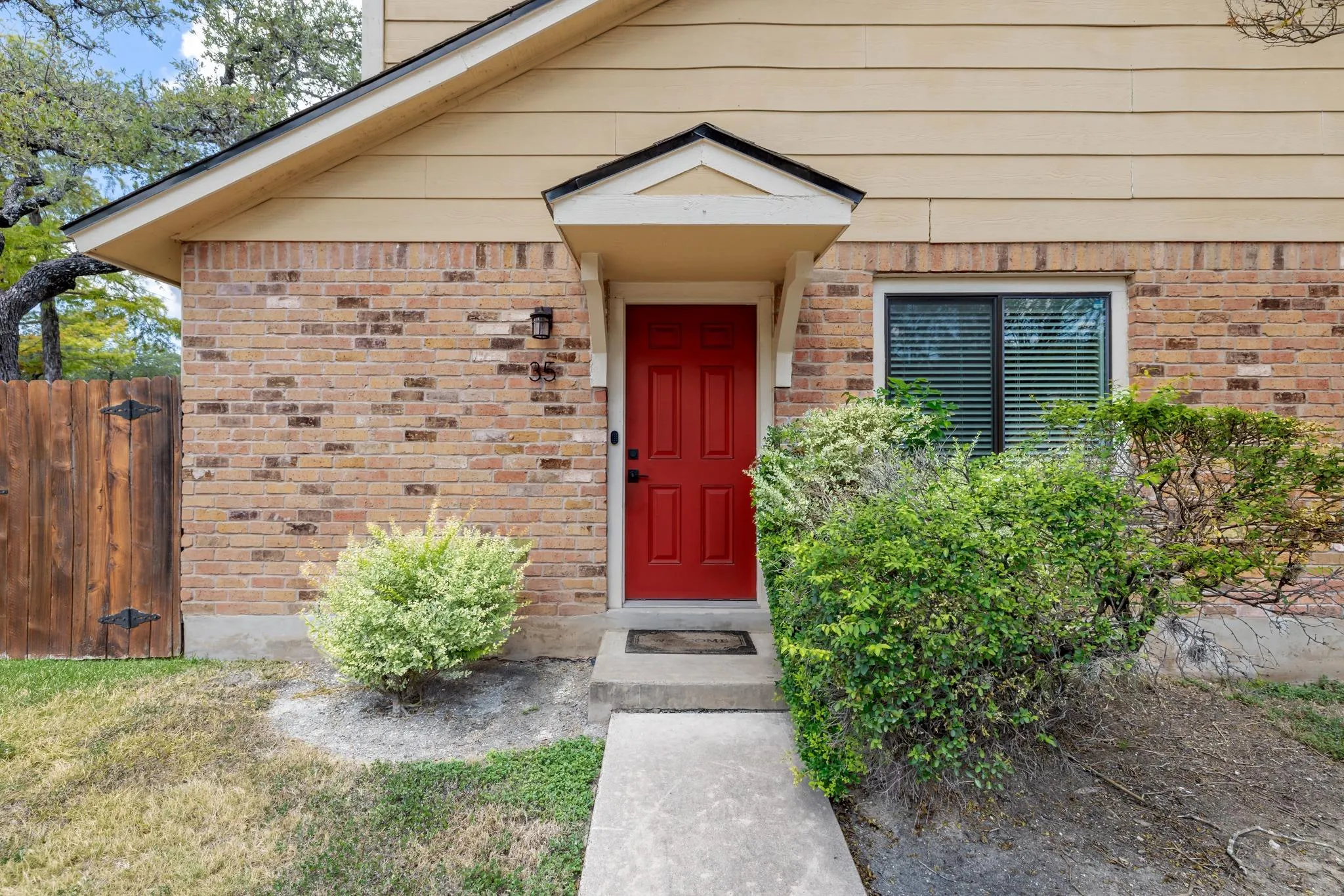 Photo 3 of 11901 SWEARINGEN DR #35