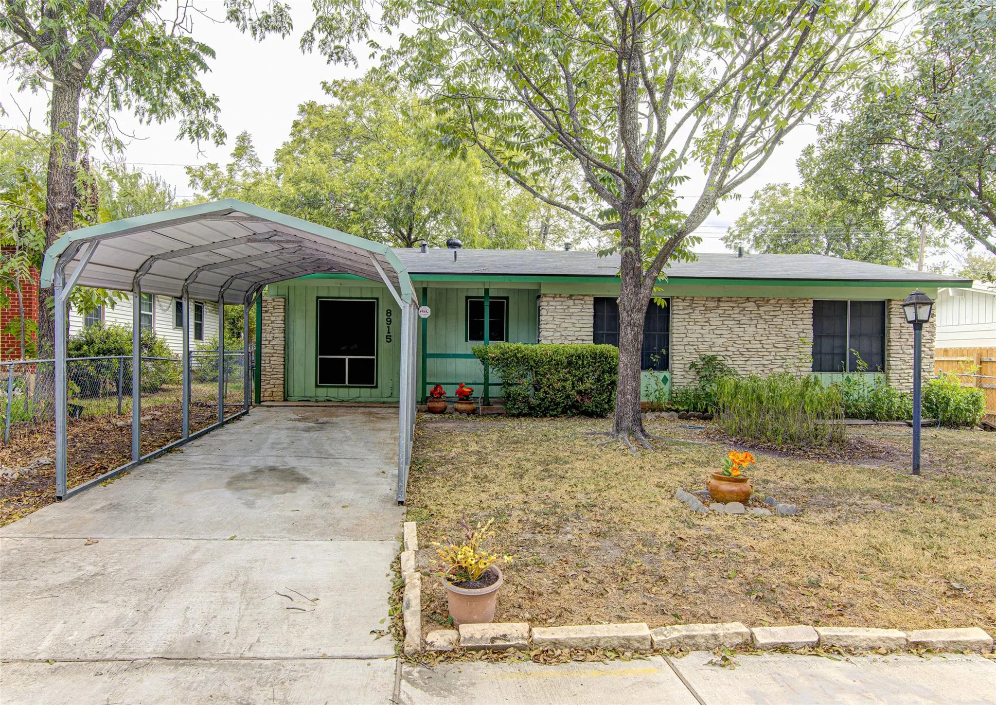 Photo of 8915 SLAYTON DR, Austin, TX, 78753
