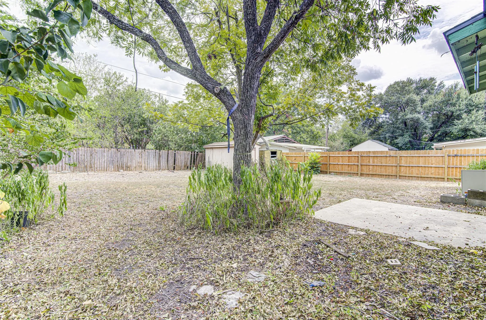 Photo 2 of 8915 SLAYTON DR