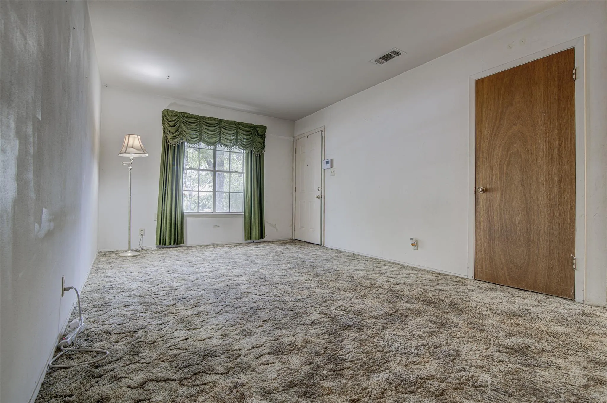 Photo 3 of 8915 SLAYTON DR