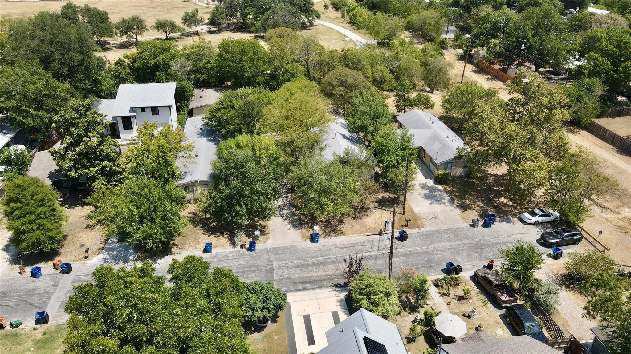 Photo 3 of 404 SWANEE DR