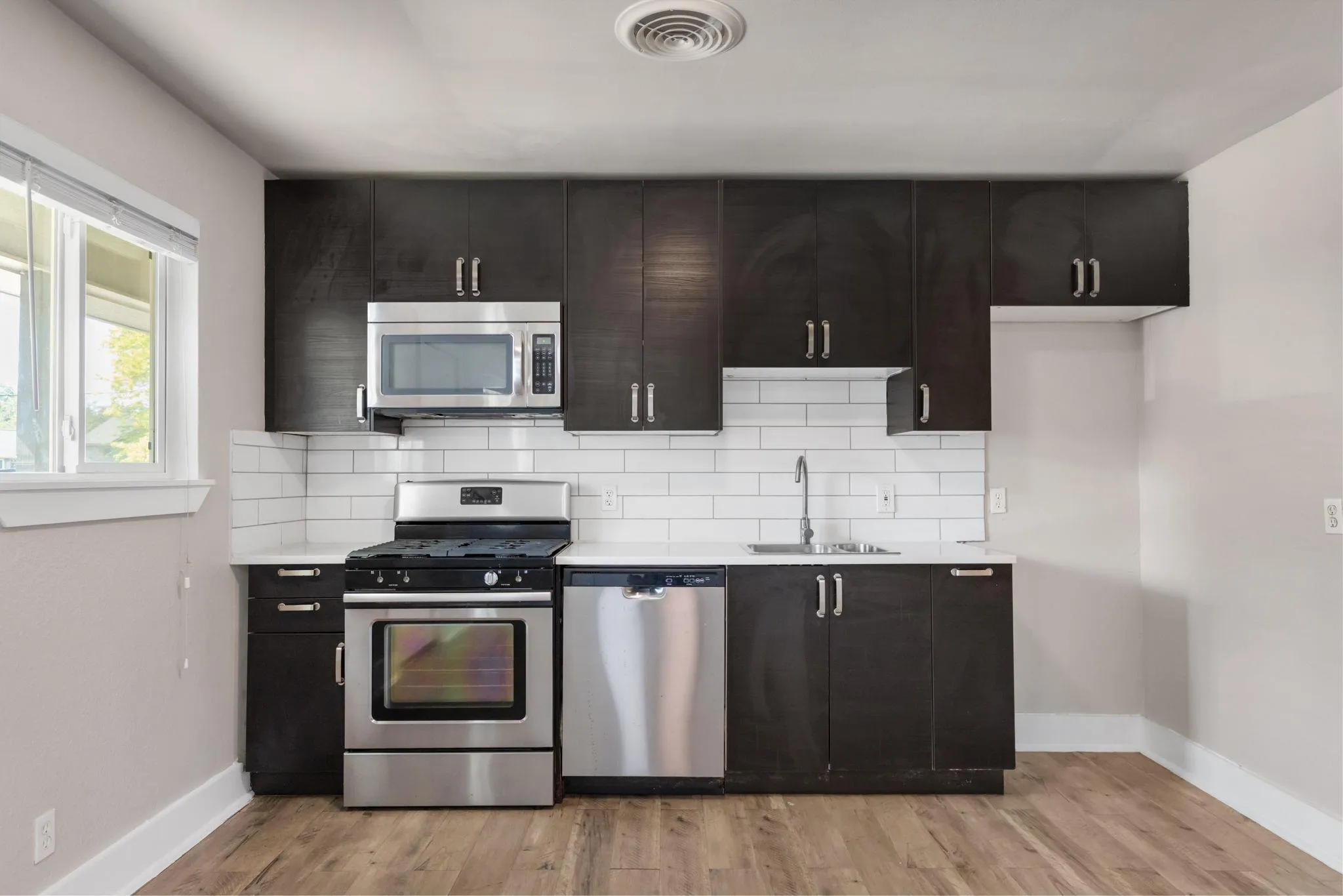 Photo 5 of 1302 E 52ND ST