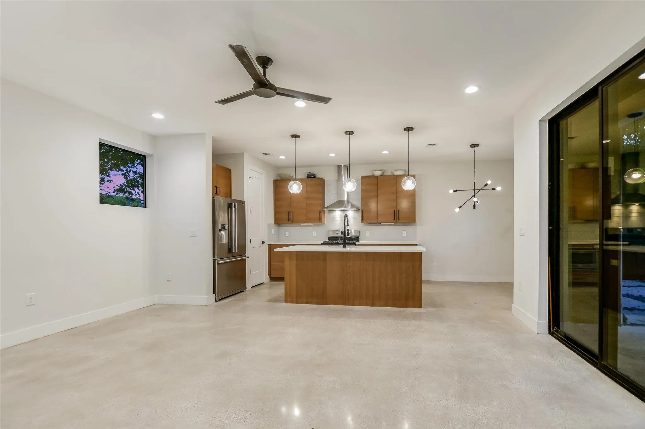Photo 5 of 1127 GUNTER ST #1