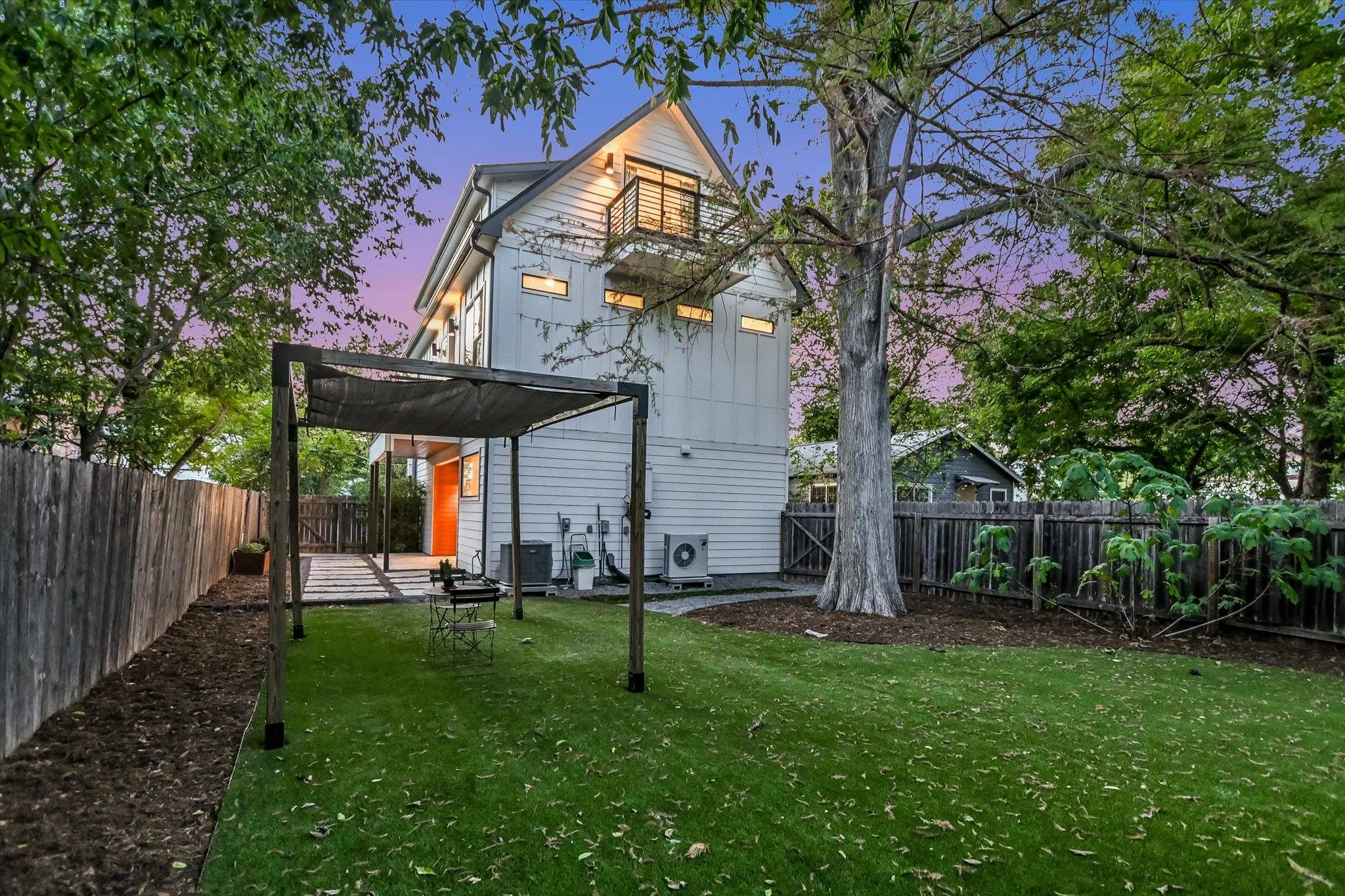 Photo 4 of 1127 GUNTER ST #1