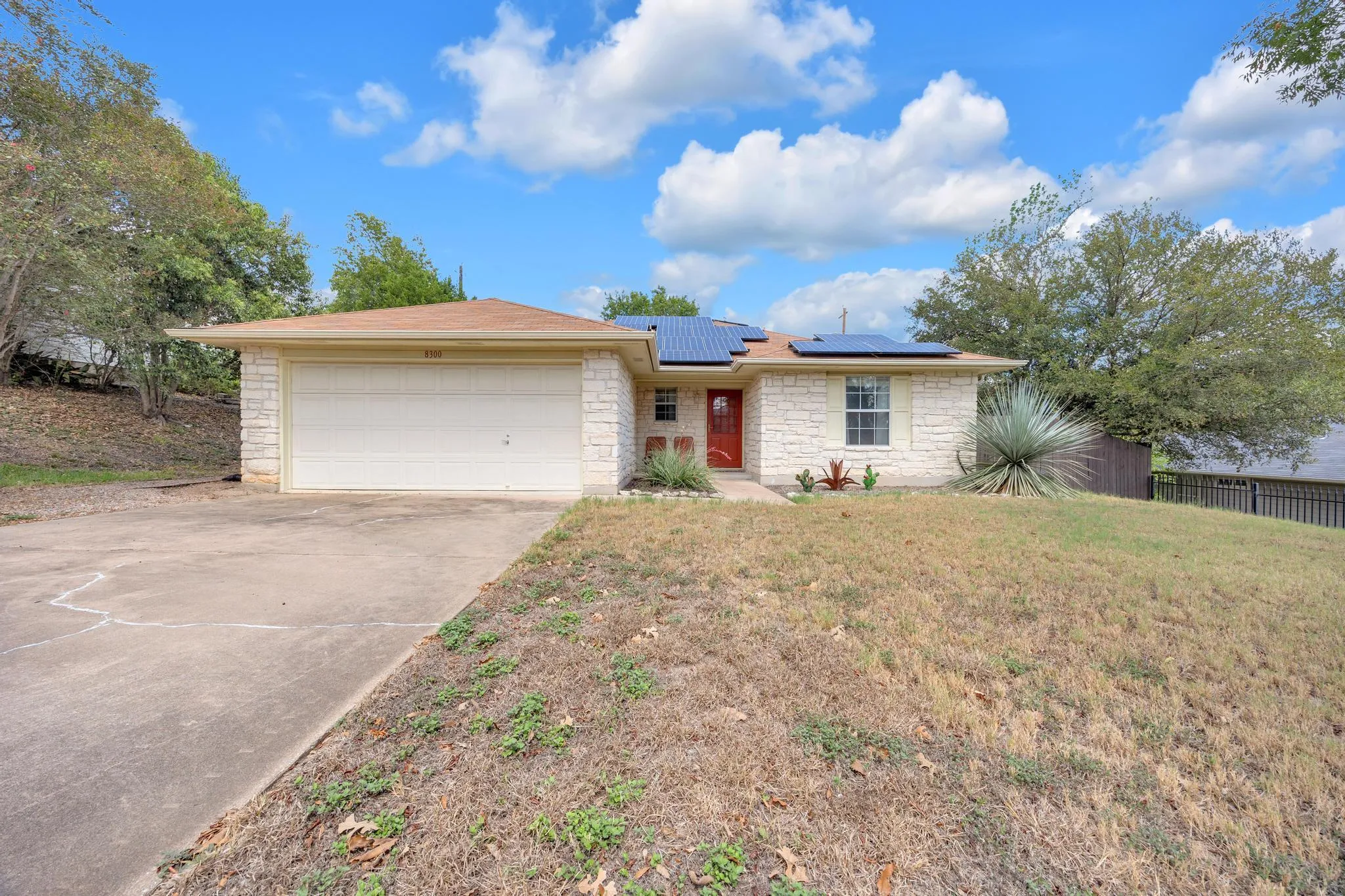Photo of 8300 RED WILLOW DR, Austin, TX, 78736