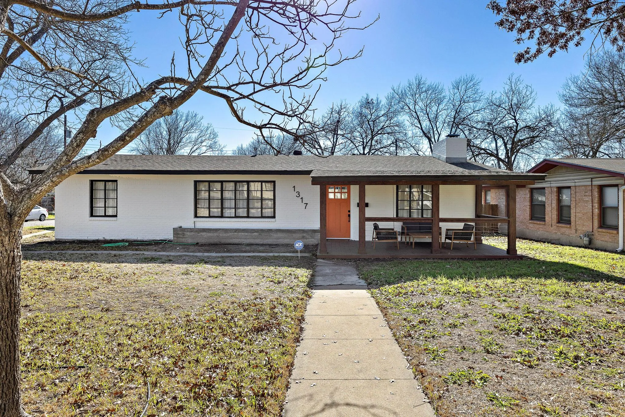 Photo of 1317 CLOVERLEAF DR