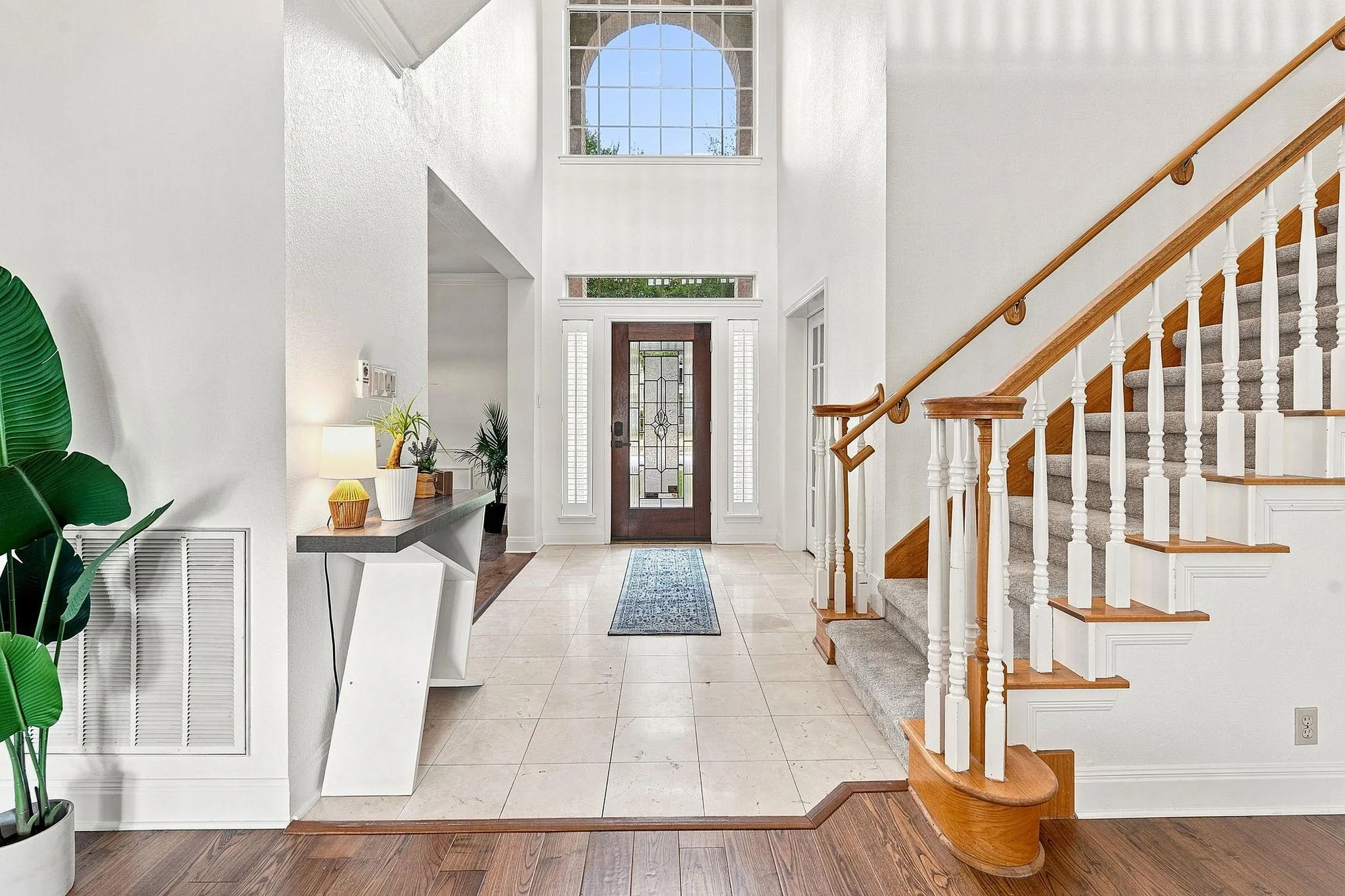 Photo 3 of 5204 DEERWOOD CT