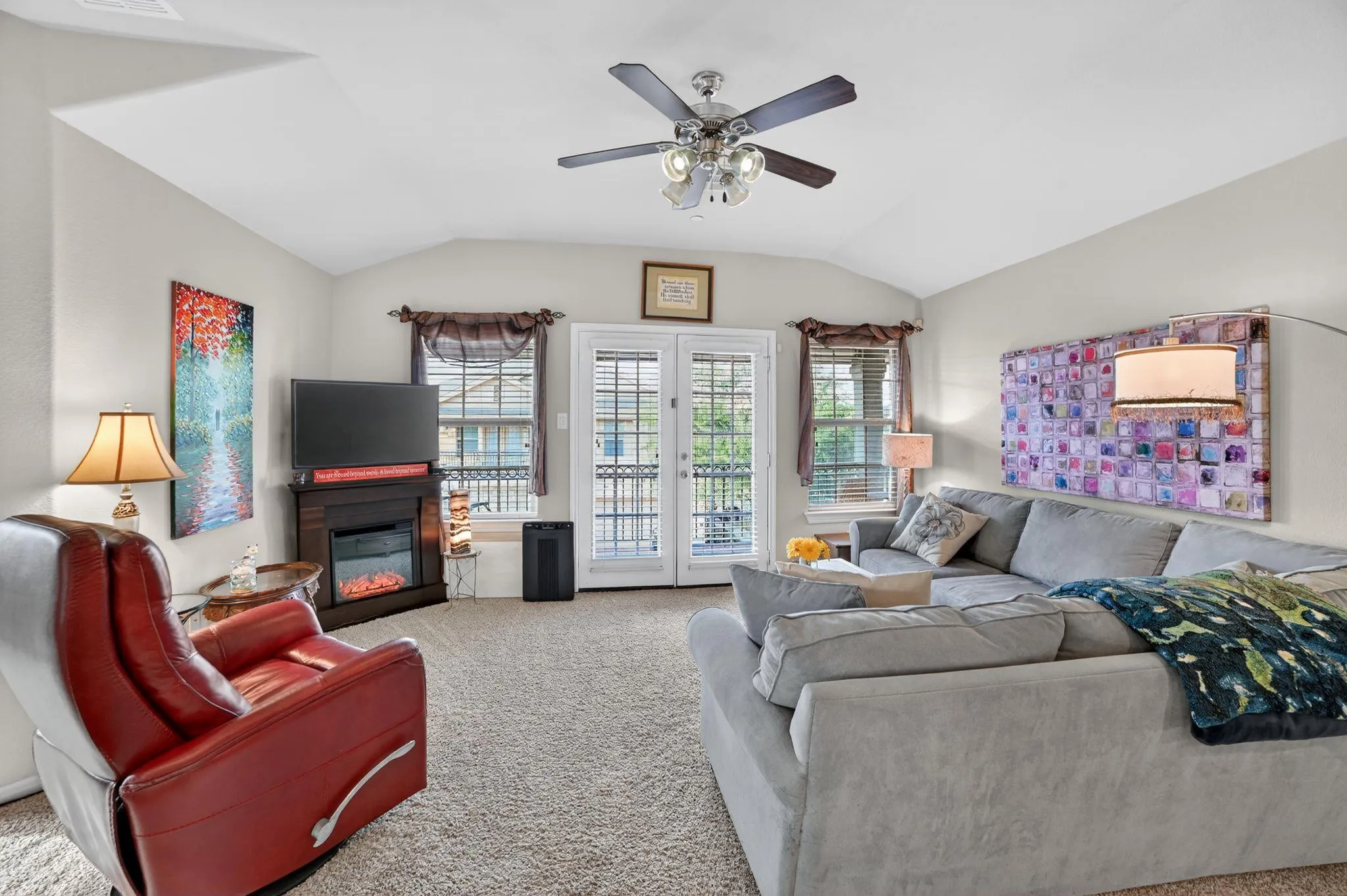 Photo 2 of 3101 DAVIS LN #9101
