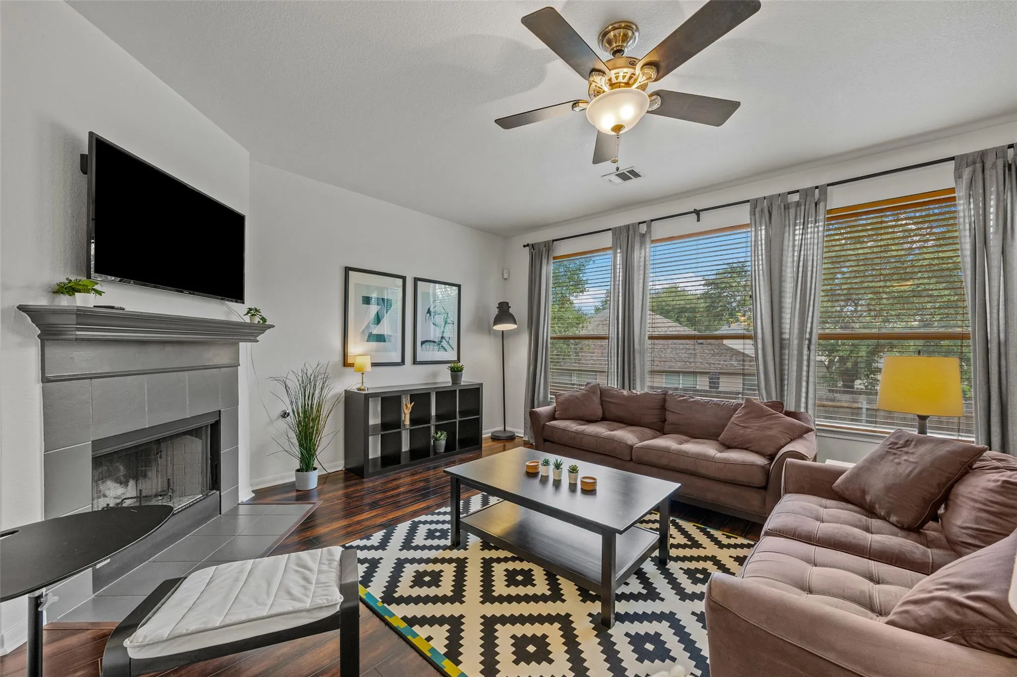 Photo 5 of 145 PADDINGTON DR