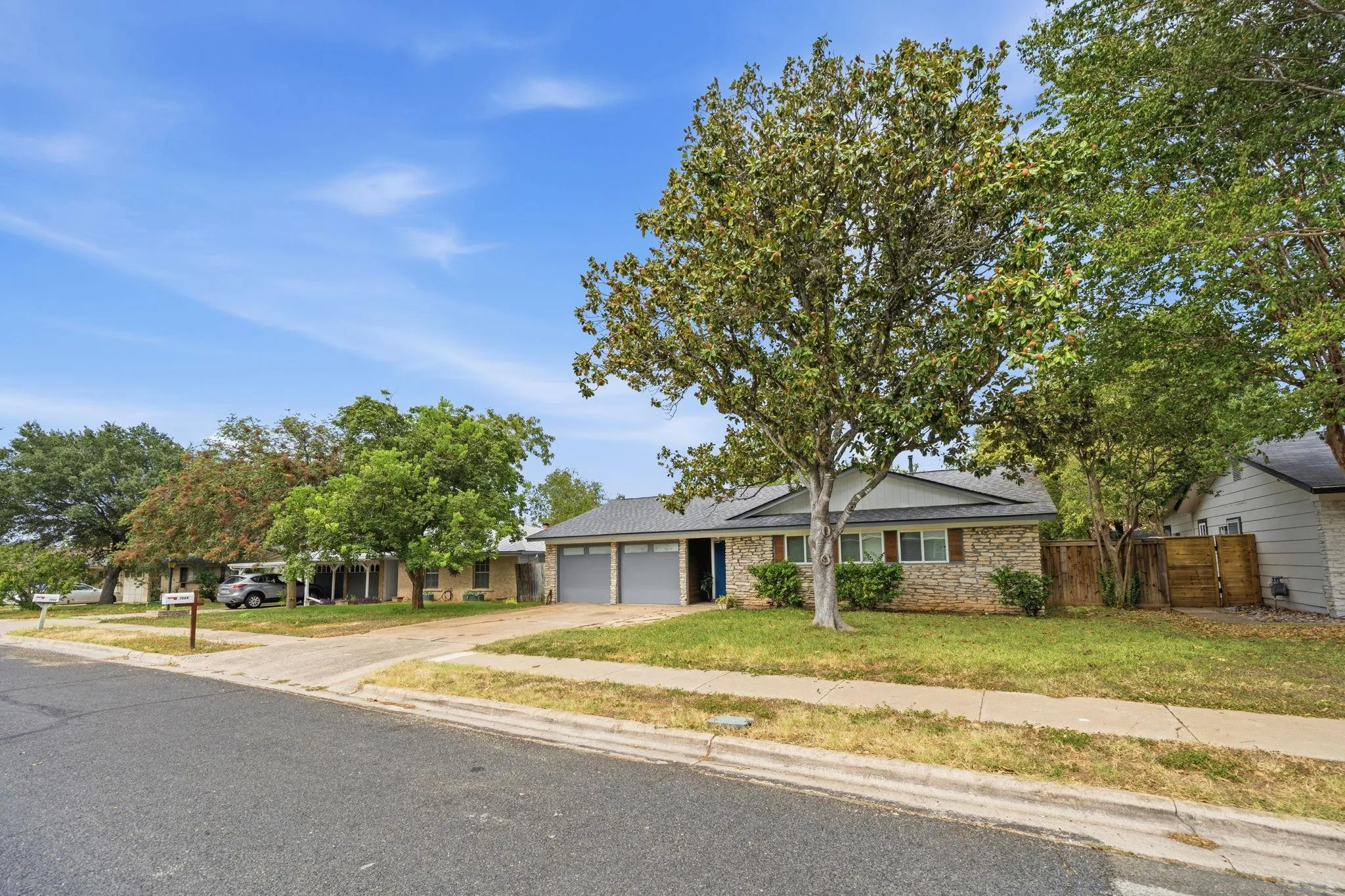 Photo 2 of 7004 WHISPERING OAKS DR