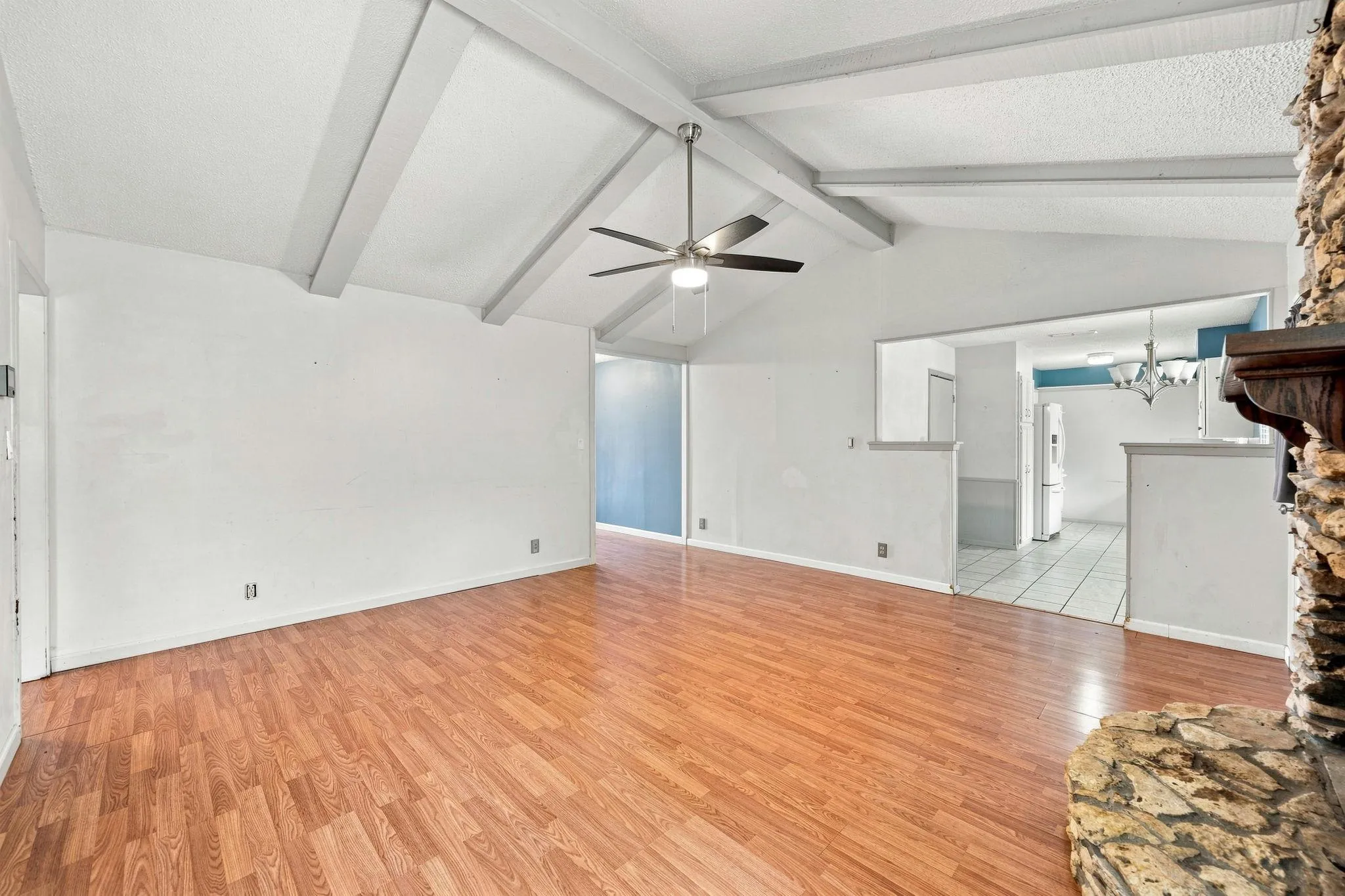 Photo 5 of 7004 WHISPERING OAKS DR
