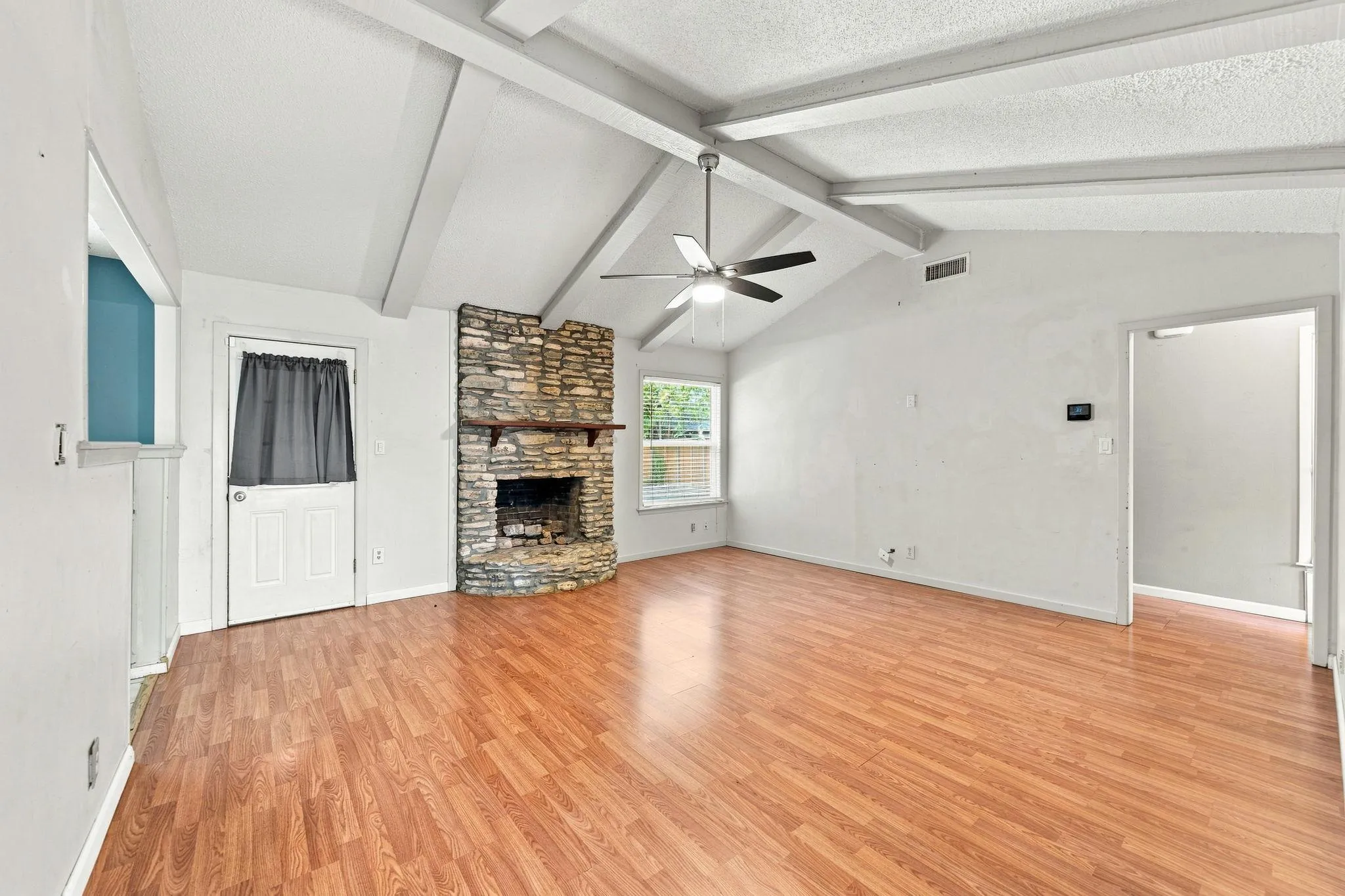 Photo 3 of 7004 WHISPERING OAKS DR