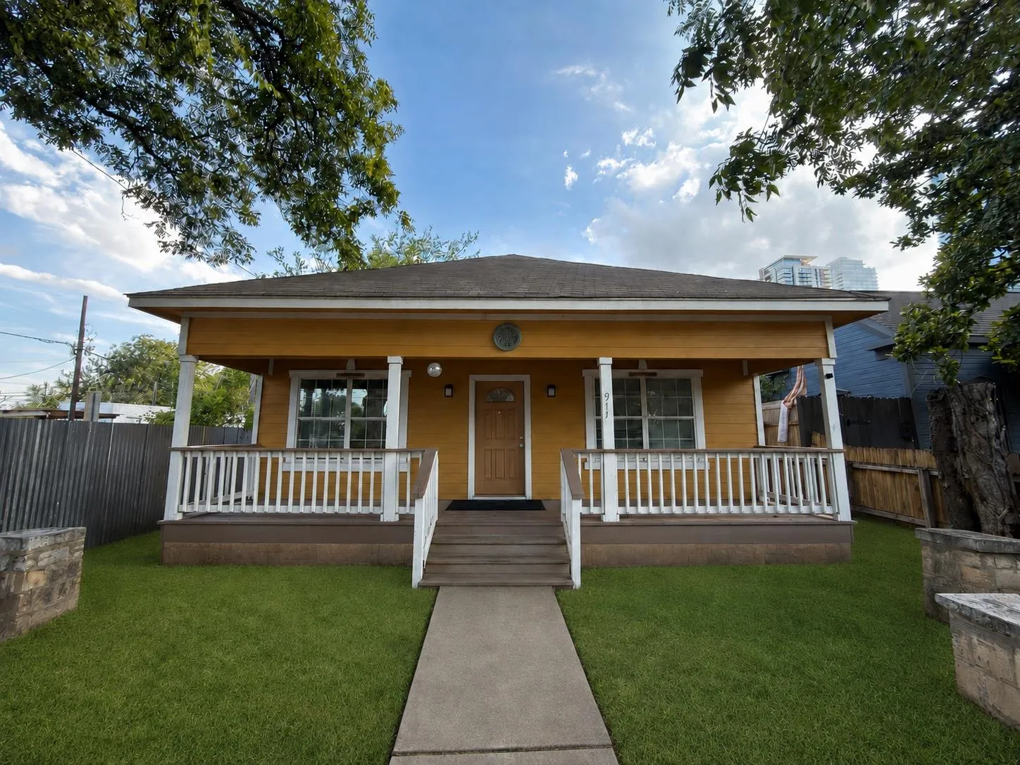 Photo of 911 E 2ND ST, Austin, TX, 78702
