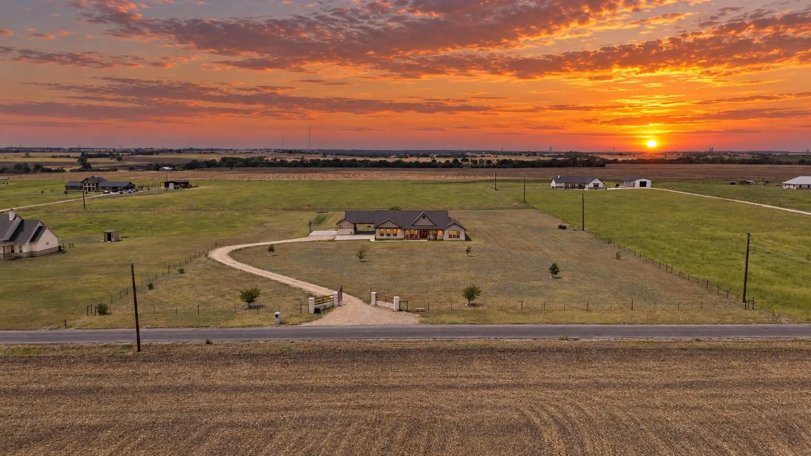 Photo of 323 COUNTY ROAD 301, Granger, TX, 76530