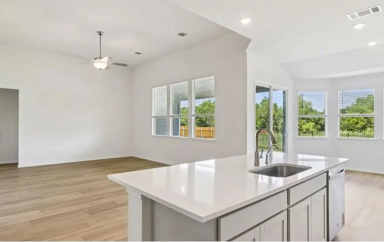 Photo 3 of 1005 EMBARCADERO DR