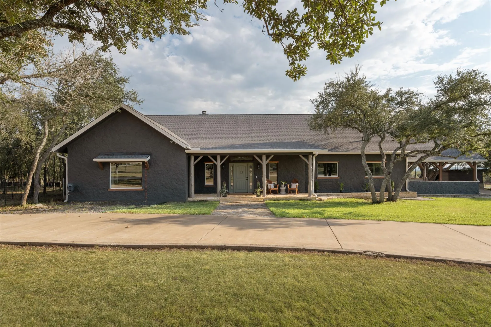 Photo 3 of 220 FAWN MEADOW DR