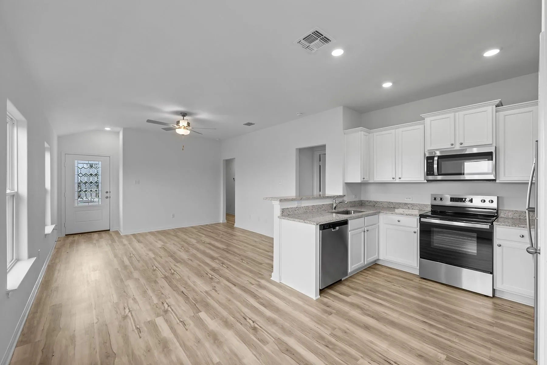 Photo 5 of 226 MYRTLE OAK DR