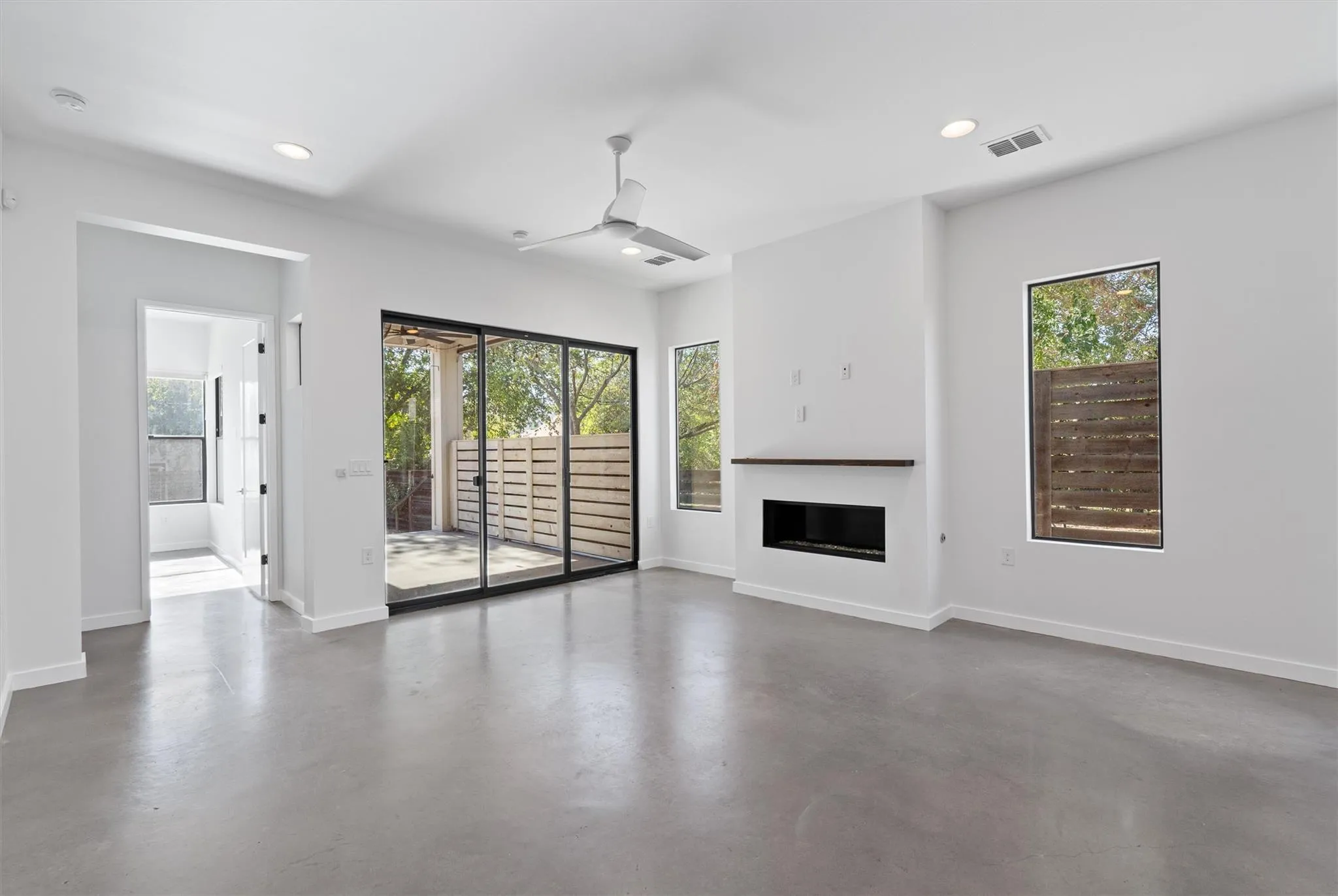 Photo 2 of 1107 TAULBEE LN #B