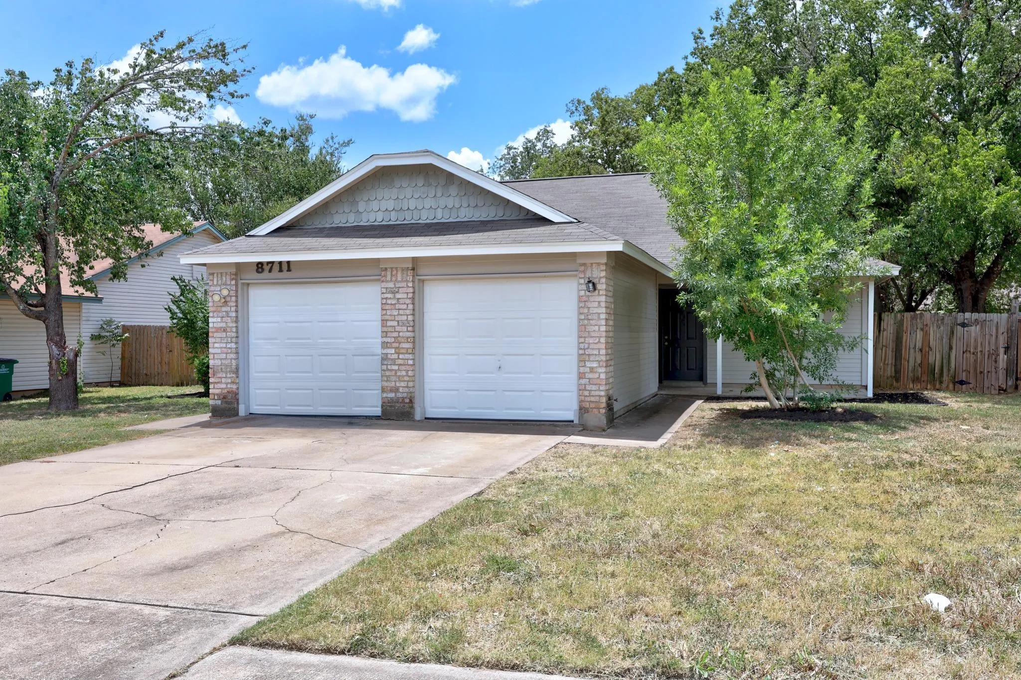 Photo 2 of 8711 PINERIDGE DR