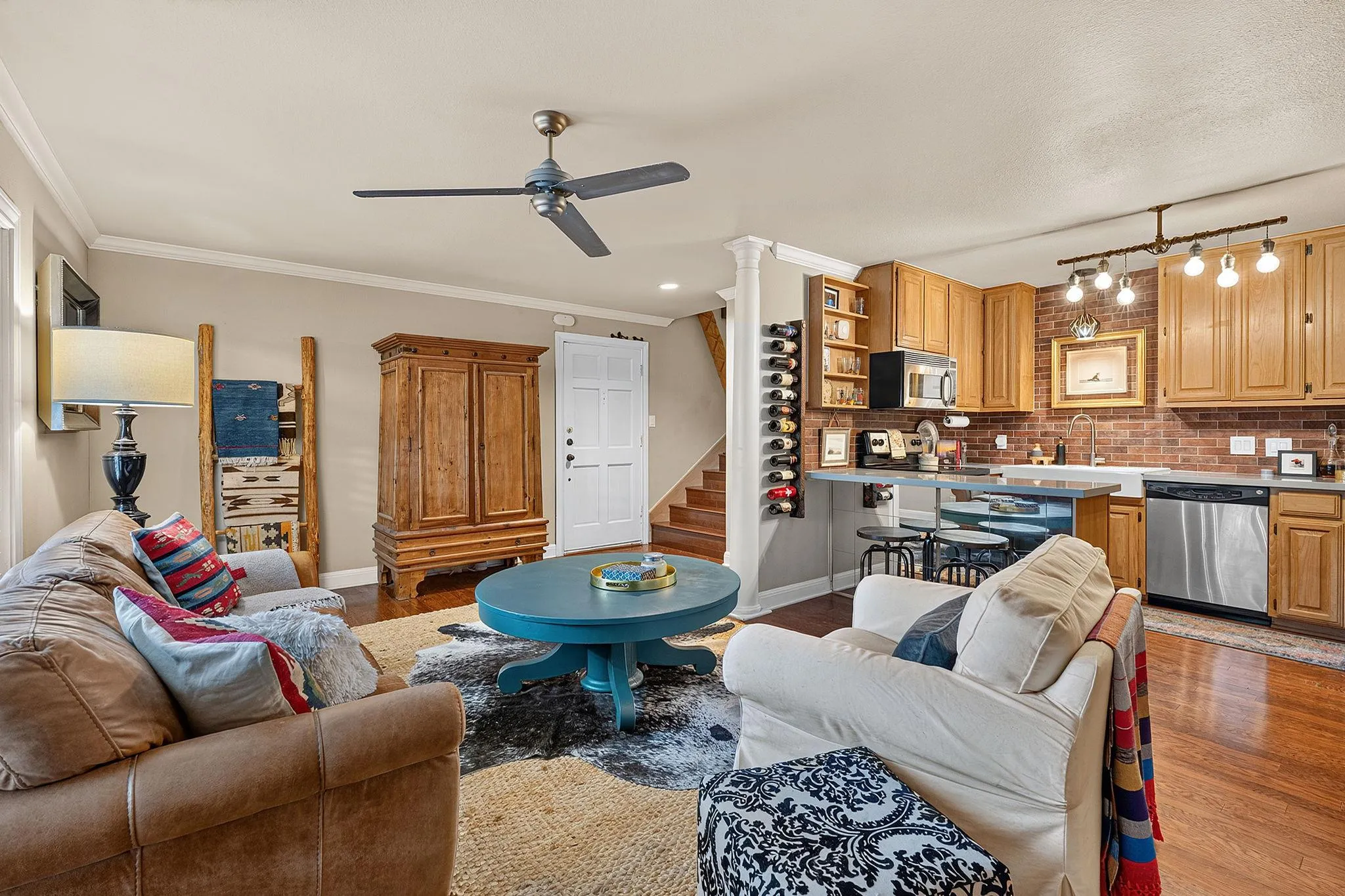 Photo 3 of 2500 STECK AVE #4
