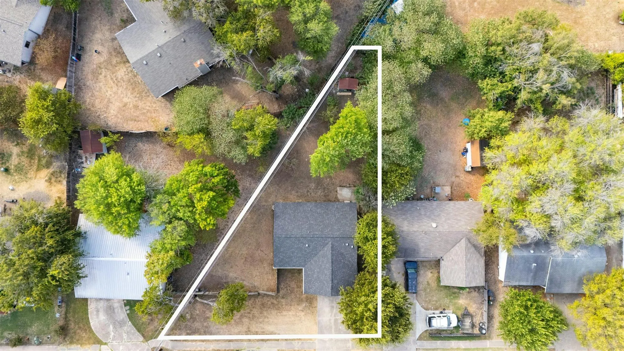 Photo 5 of 2523 E STASSNEY LN