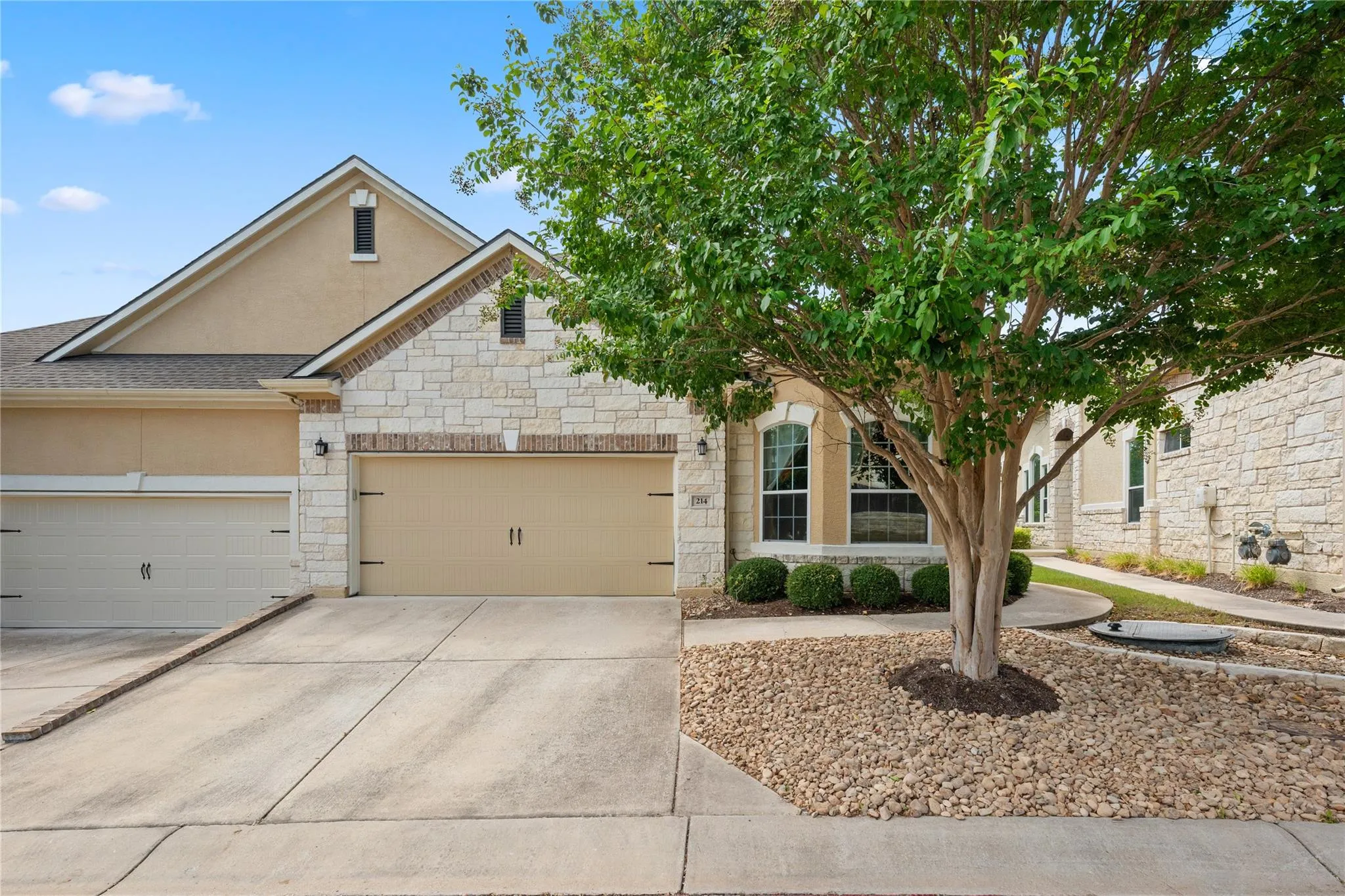 Photo 2 of 214 DARWINS WAY