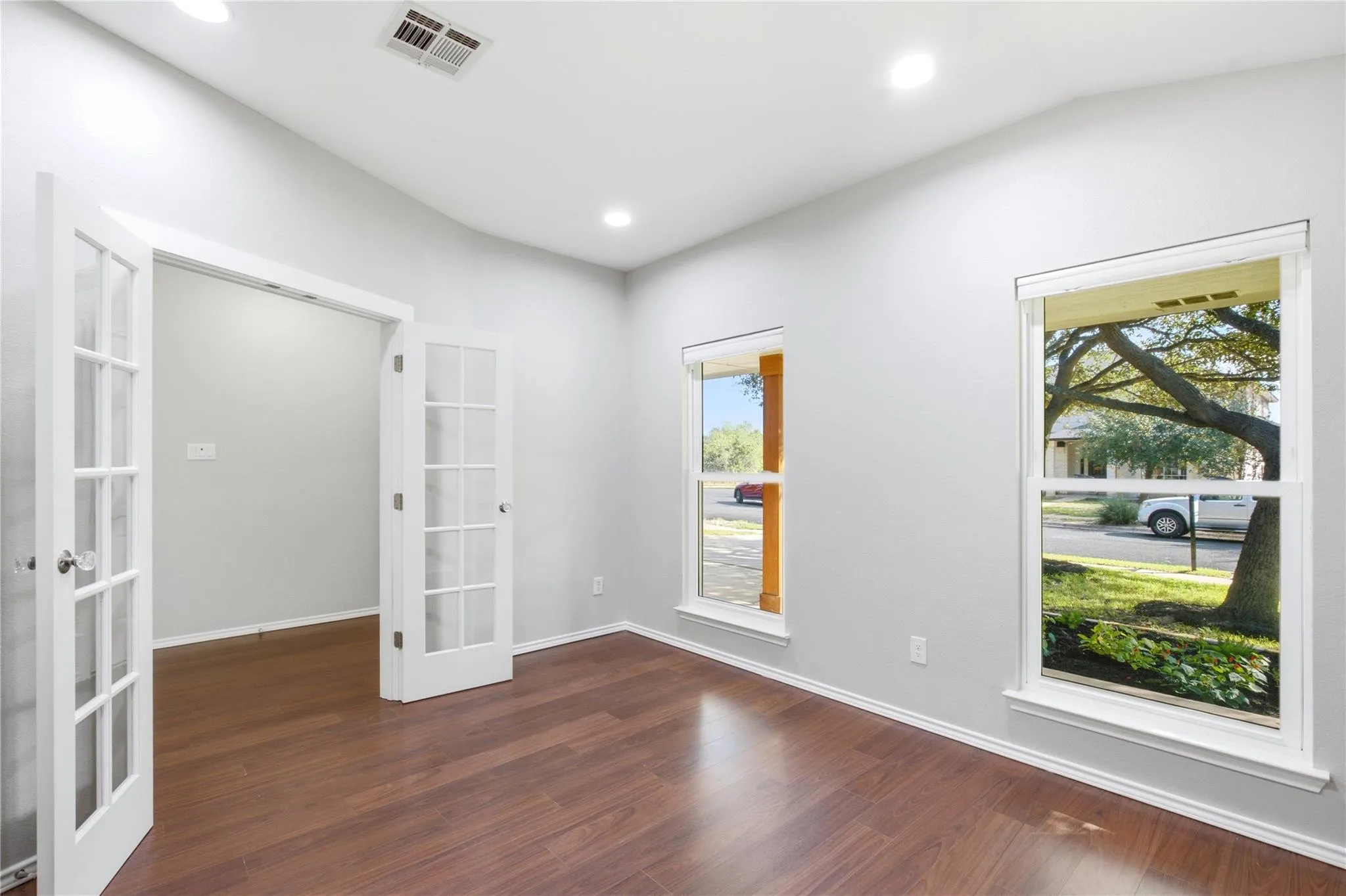 Photo 5 of 4425 CHICKASAW CT