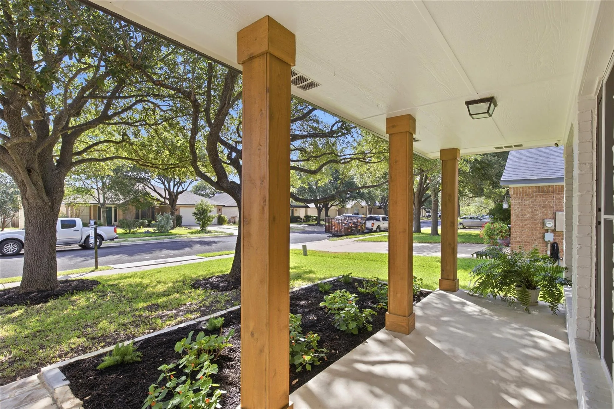 Photo 4 of 4425 CHICKASAW CT