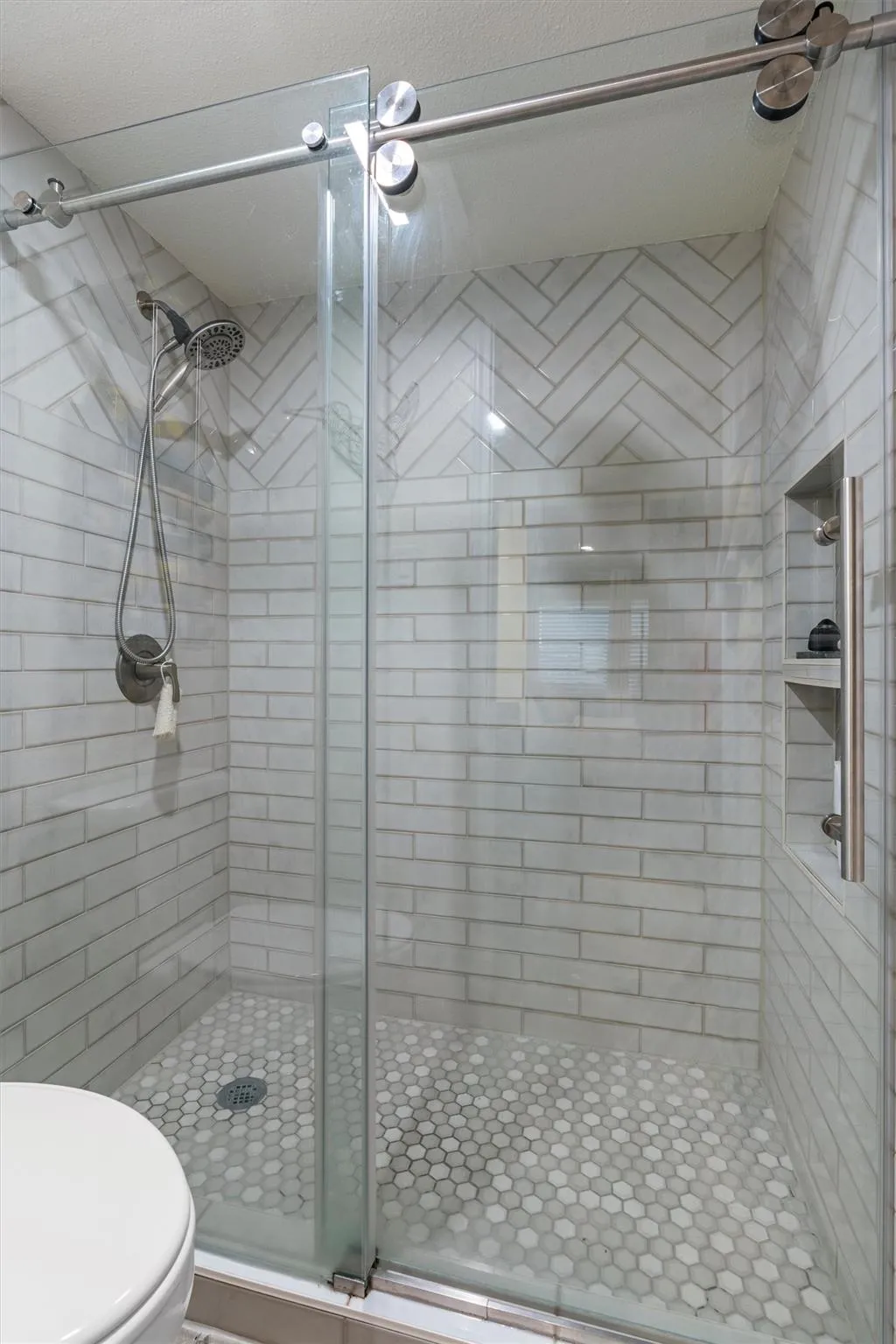 Photo 5 of 8888 TALLWOOD DR #1106