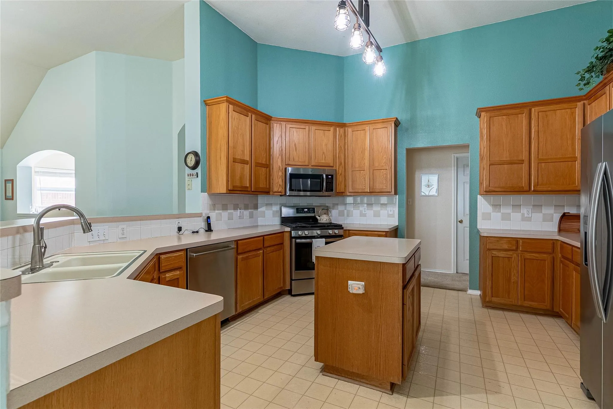 Photo 4 of 1106 WILLOW CREEK DR
