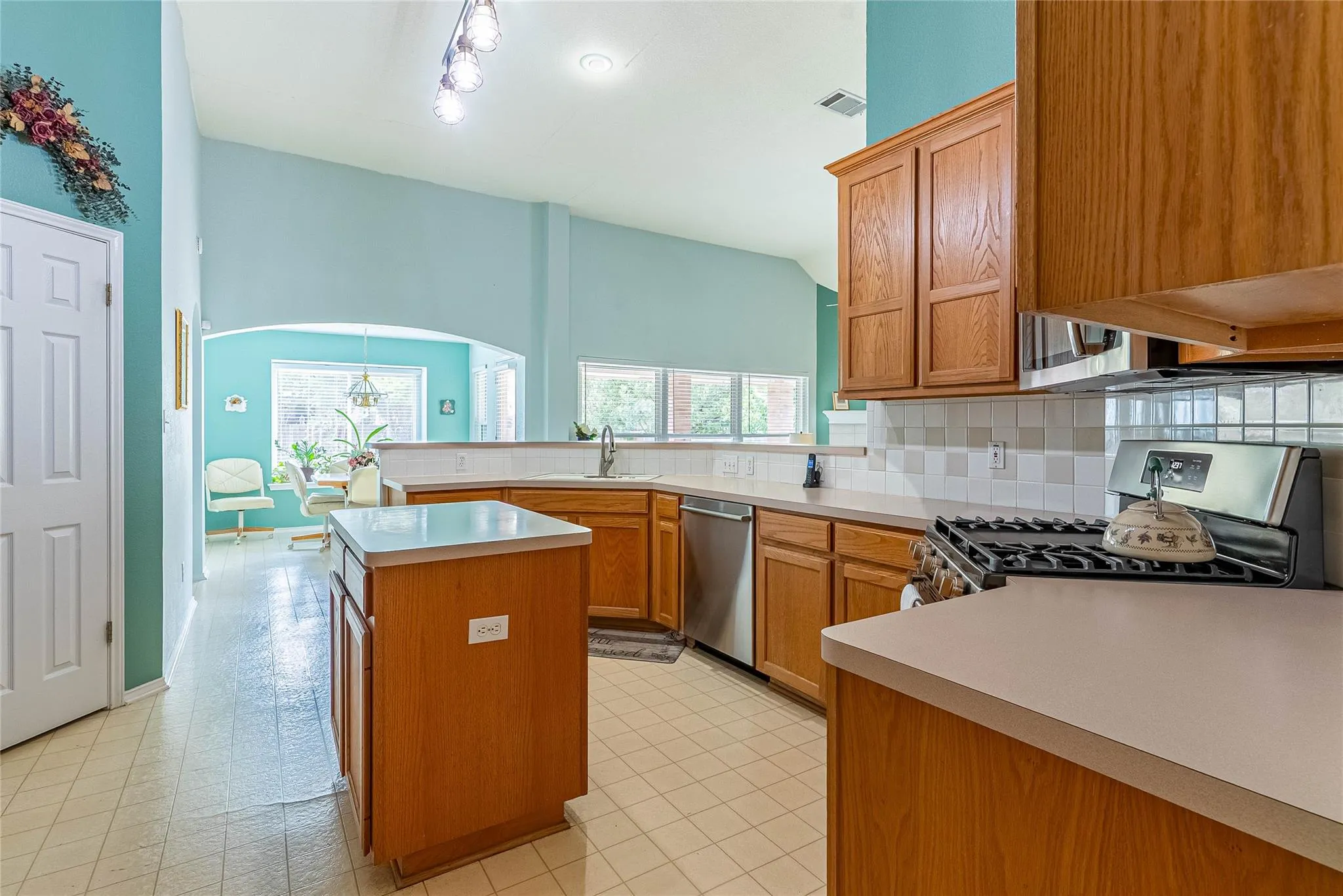 Photo 5 of 1106 WILLOW CREEK DR